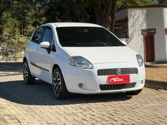 FIAT PUNTO 1.6 ESSENCE 16V FLEX 4P AUTOMATIZADO FIAT PUNTO 1.6 ESSENCE 16V FLEX 4P AUTOMATIZADO